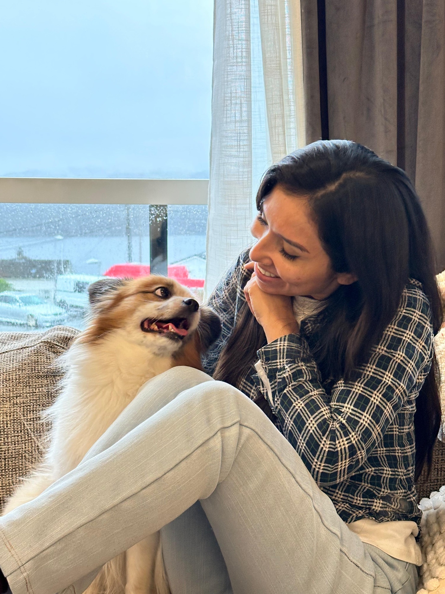Victoria og hund hjemme